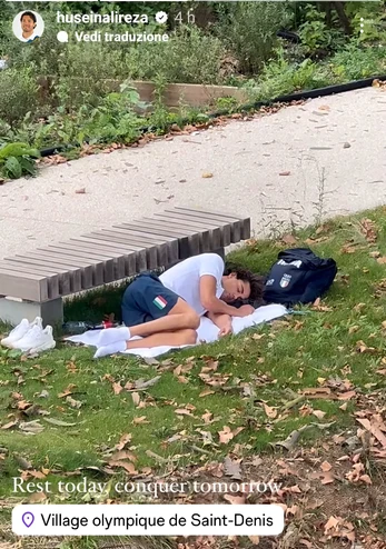 Nemulțumit de condițiile din Satul Olimpic, Thomas Ceccon a dormit în parc
