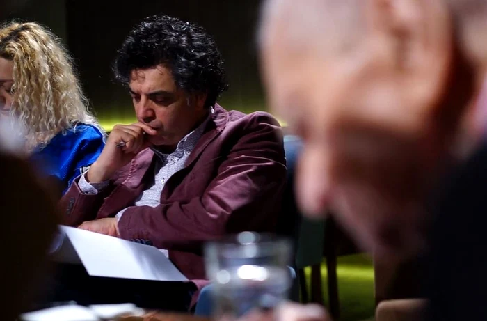 Dan Tudor (centru) a semnat regia ultimei piese în care a jucat Beligan (foto: captură video Vimeo.com)