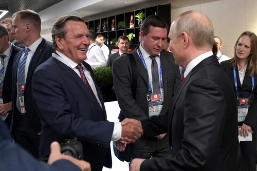 Gerhard Schroder si Vladimir Putin FOTO Getty Images