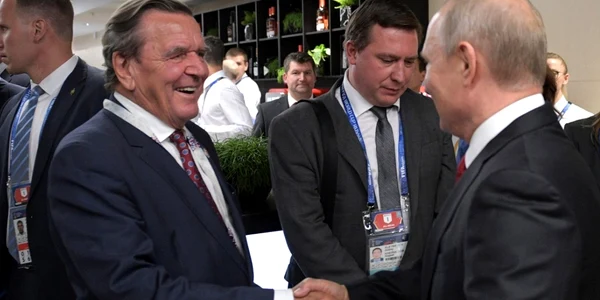 Gerhard Schroder si Vladimir Putin FOTO Getty Images