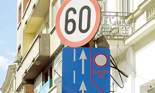 De când circulă pe banda  specială, autobuzele care  trec pe Splaiul Independenţei  consumă mai puţin combustibil  cu 1 300 lei/linie în fiecare zi (Fotografii: B365 ro) jpeg