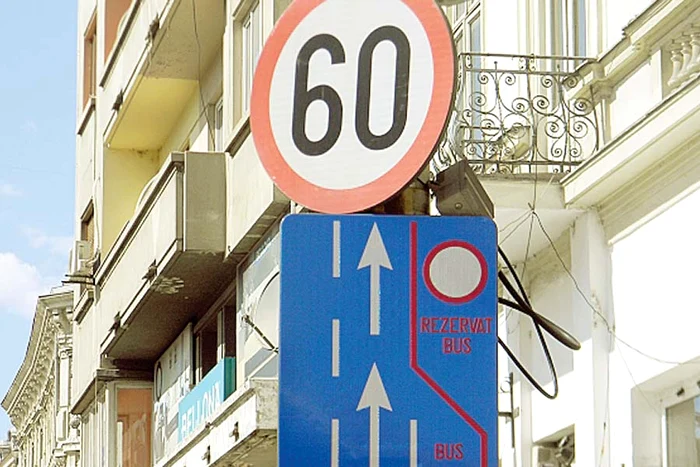 De când circulă pe banda  specială, autobuzele care  trec pe Splaiul Independenţei  consumă mai puţin combustibil  cu 1.300 lei/linie în fiecare zi (Fotografii: B365.ro)