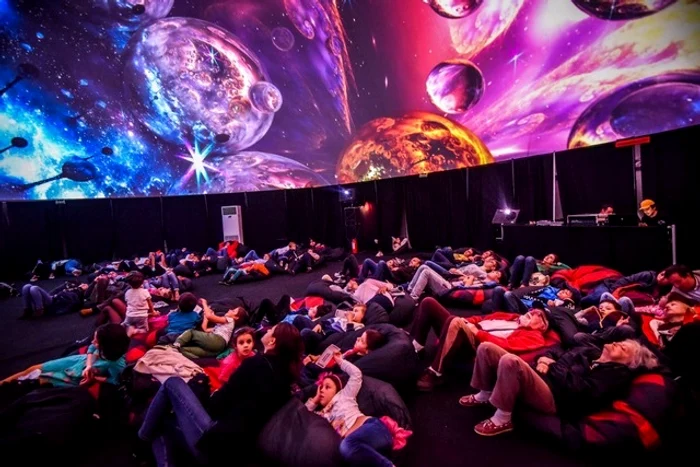 Cele mai spectaculoase proiecții sunt în New Media Dome Cinema, din Piața Mare FOTO: Astra Film