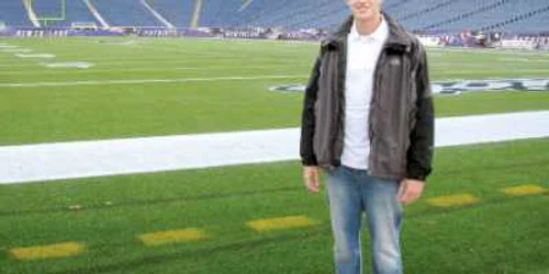 Zoltan pe arena „patrioţilor”, Gillette Stadium, de 68.000 de locuri (foto: Courtesy of the New England Patriots, Laurentiu Mandu)