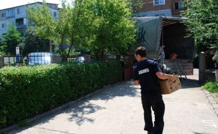 Ajutoarele sunt depozitate la Casa de Cultură din comuna Teregova