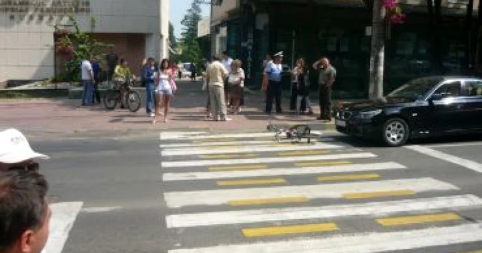 Suceava: Copil pe bicicletă, accidentat în timp ce a trecut strada neregulamentar