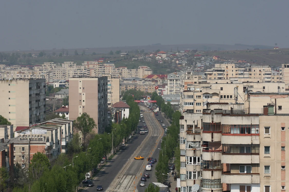 Ferestele blocurilor din Iaşi au fost serios zgâlţâite