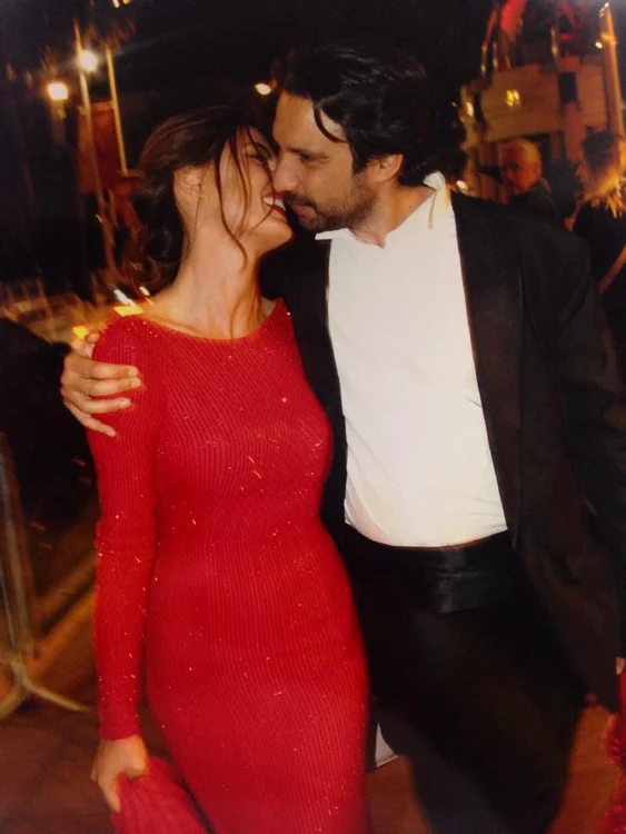 
    Catrinel Menghia şi iubitul ei (Fotografii: Facebook)  