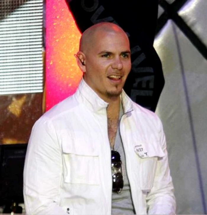 
    Cântăreţul Pitbull  
