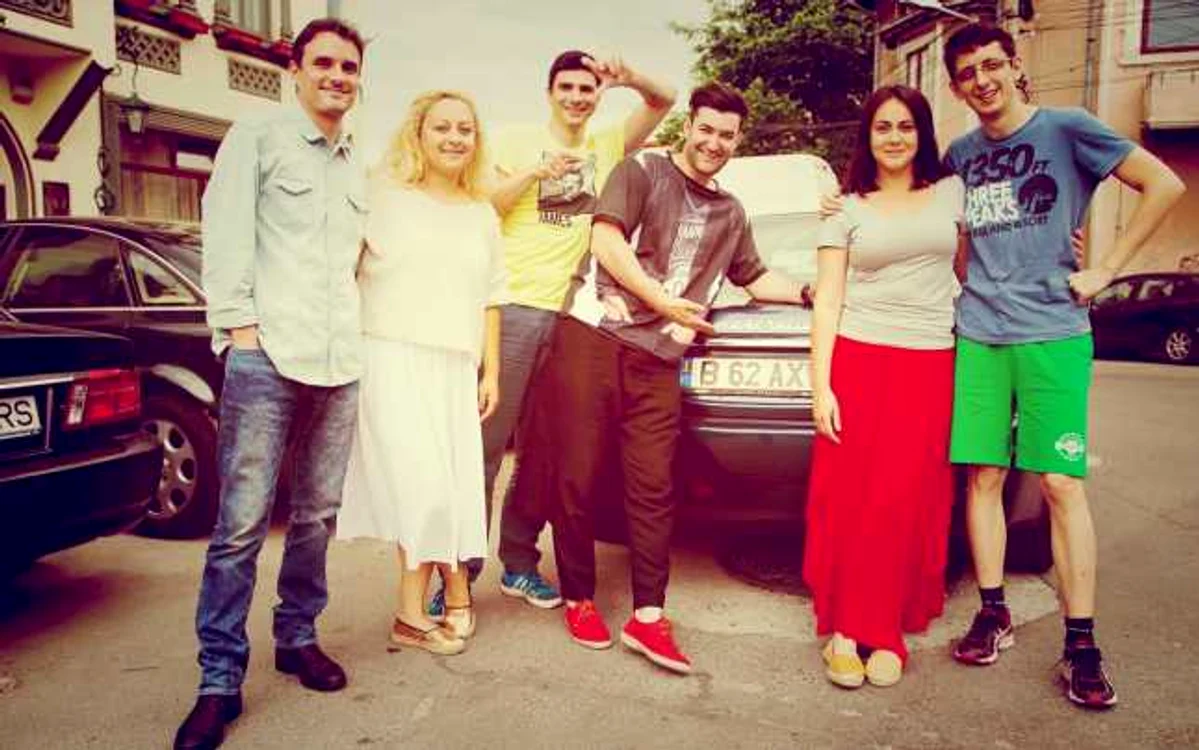 Smiley, alături de echipa emisiunii „Mondenii“ FOTO Prima TV