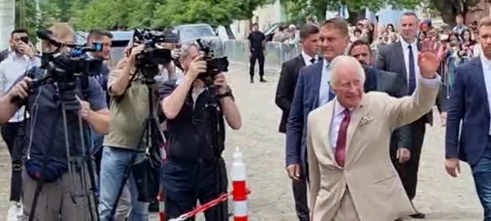Viscri și-a întâmpinat regele: „Your Majesty, Romania loves you!“ Charles a fost așteptat de regele Cioabă VIDEO