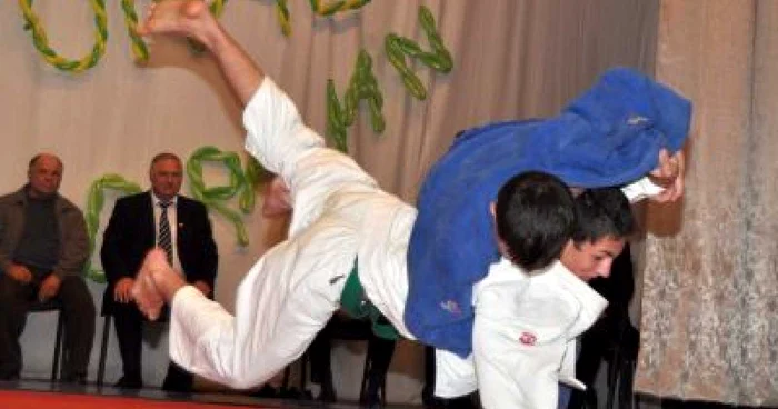 Spectaculozitatea la ea acasă pe scena casei de cultură din Sângerei