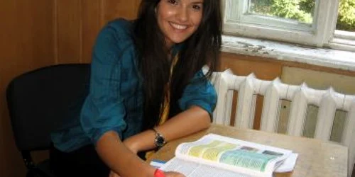 Bistriţa: Cea mai frumoasă româncă şi-a început ziua cu o oră de filosofie (GALERiE FOTO)