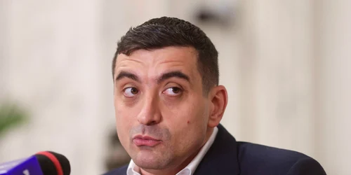 Președintele AUR, George Simion, face declarații de presă după depunerea moțiunii FOTO Inquam Photos / Octav Ganea