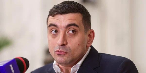 Președintele AUR, George Simion, face declarații de presă după depunerea moțiunii FOTO Inquam Photos / Octav Ganea