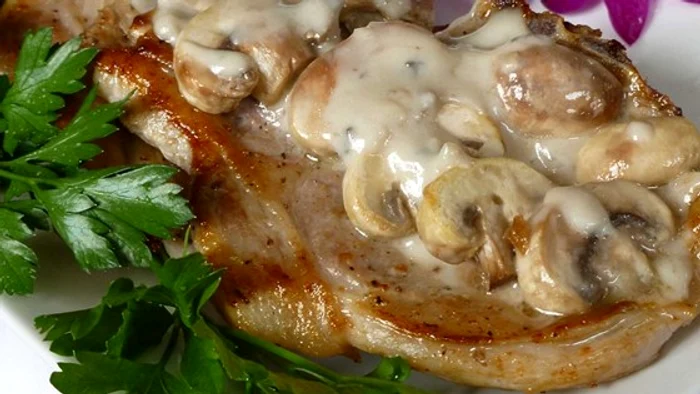 Cotlet de porc cu ciuperci jpeg