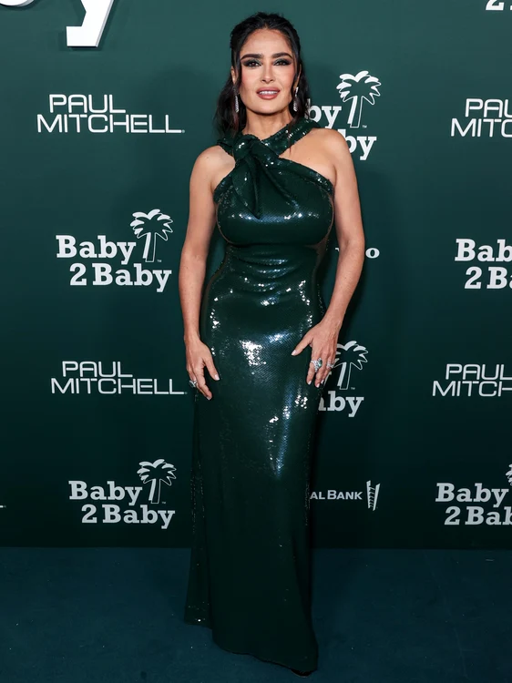 Salma Hayek s-a îmbrăcat într-o rochie Gucci (Foto: Profimedia)