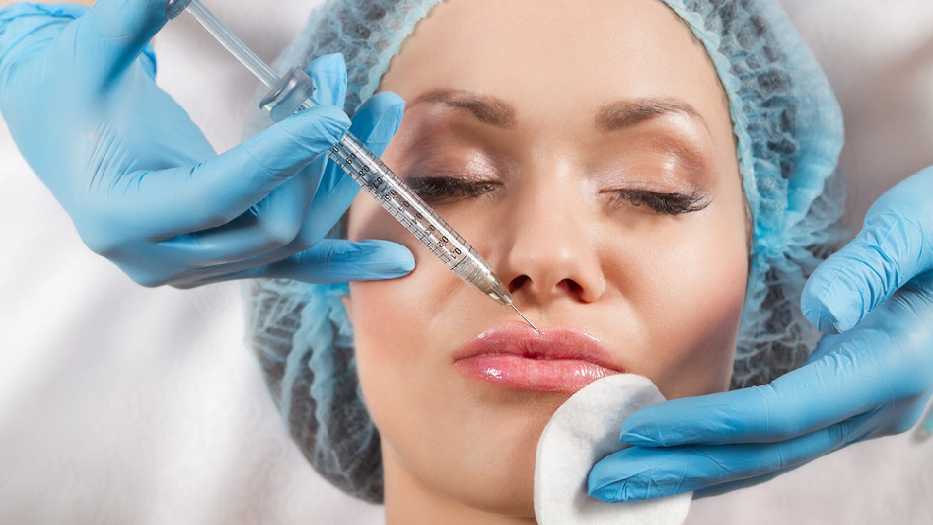 Pericolele intervenților chirurgicale în cabinete neautorizate: injectările cu botox pot provoca botulism sau HIV Pericolele intervenților chirurgicale în cabinete neautorizate: injectările cu botox pot provoca botulism sau HIV