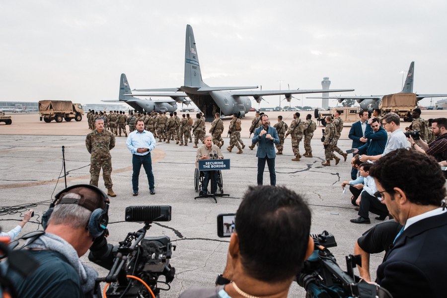 SUA: Guvernatorul Texasului desfăşoară Garda Naţională la frontiera cu Mexicul