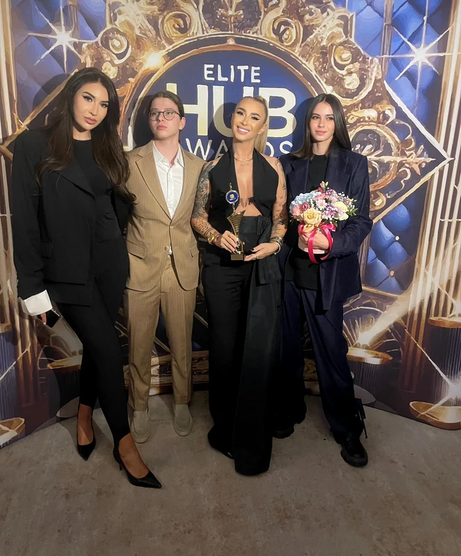 Anamaria Prodan și copiii, la Elite Hub Awards VIP Edition foto: arhiva personală 