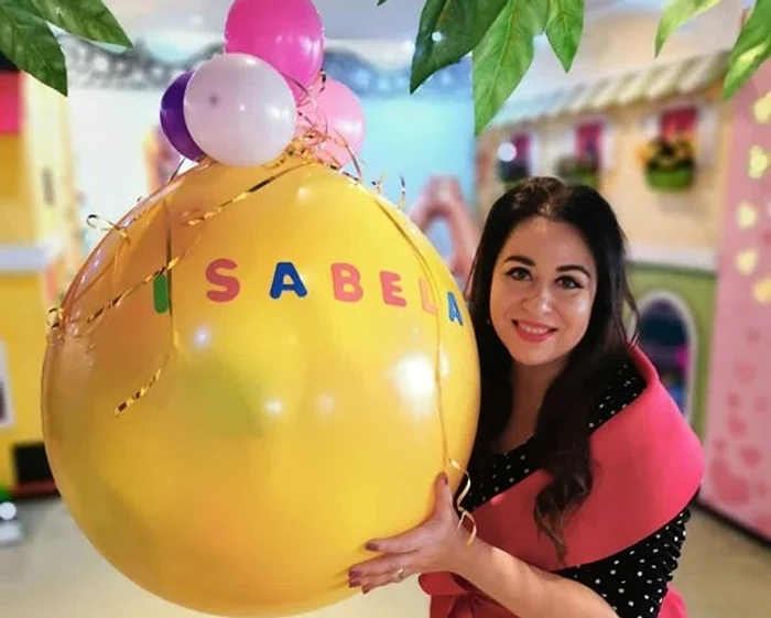 
    Oana Roman, fericită la ziua fiiceifoto: Click!  