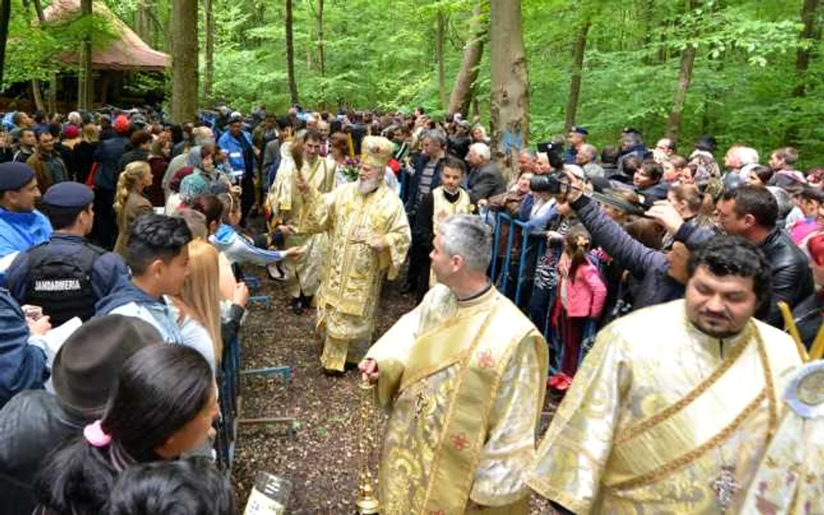 Mănăstirea Nucet face parte din salba mănăstirilor care au înconjurat Târgoviştea medievală, fiind ctitoria, din secolul al XIV-lea, a jupânului Gherghina Pârcălab şi a soţiei sale Neaga