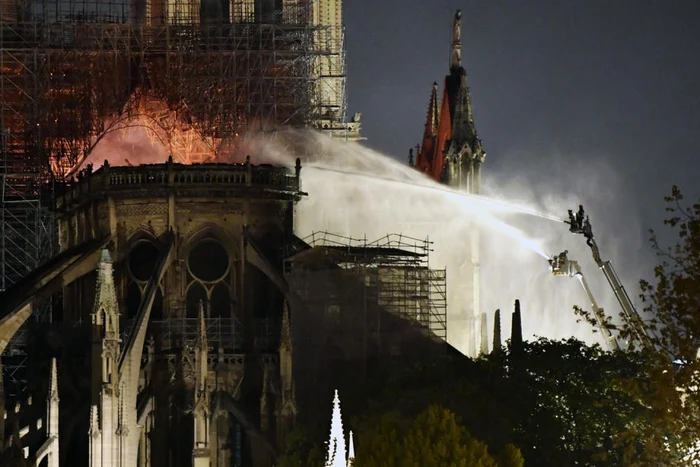 incendiu notre dame foto epa efe