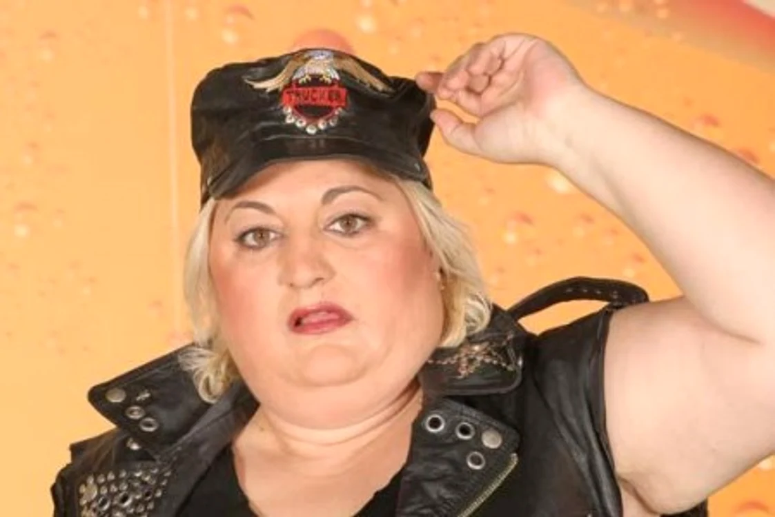 
    Marinela Chelaru  