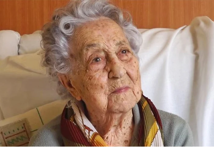 Imagine cu Maria Branyas, femeia care a trăit 117 ani, la împlinirea a 113 ani de viață  CBS Evening