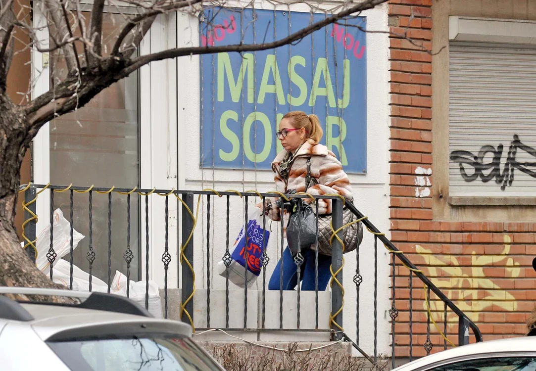 Salonul e în  plină renovare 