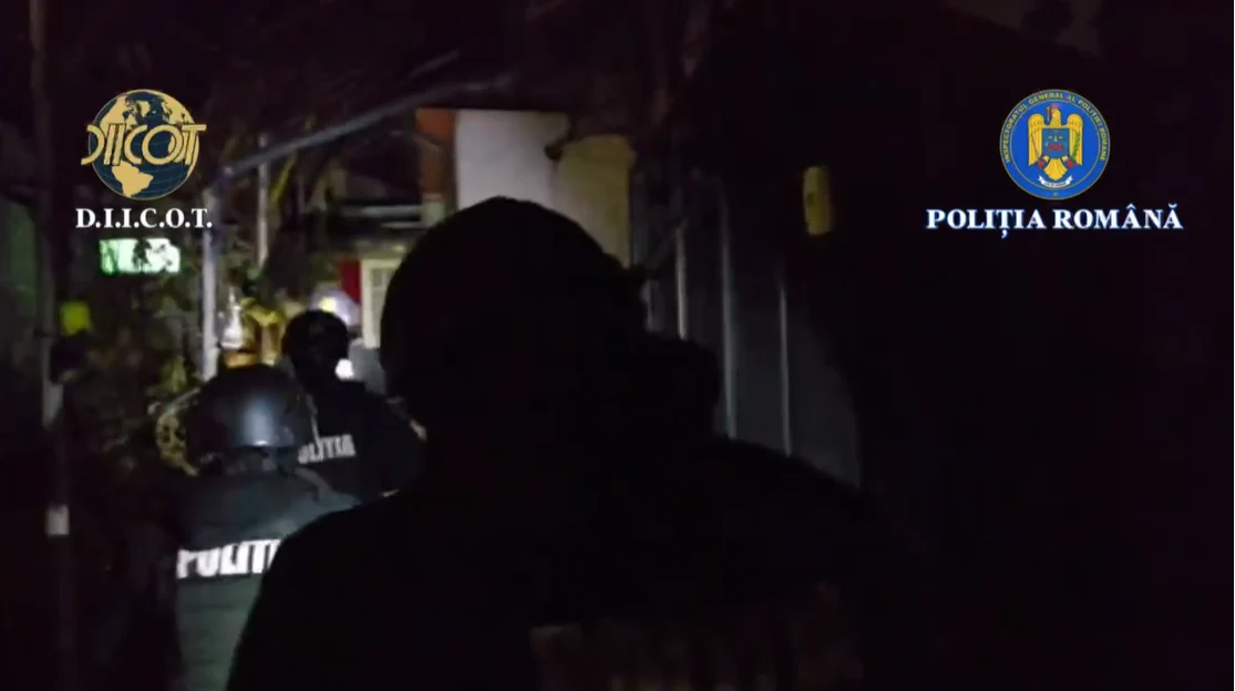 Rețea de trafic de migranți destructurată la Timișoara: polițiștii au efectuat percheziții și au reținut două persoane