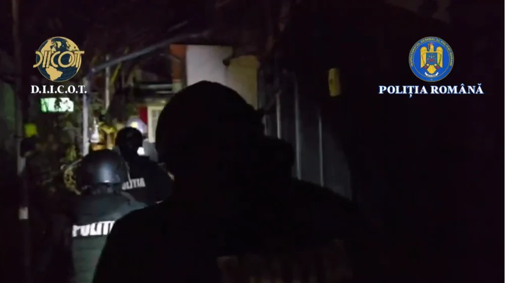 Rețea de trafic de migranți destructurată la Timișoara: polițiștii au efectuat percheziții și au reținut două persoane
