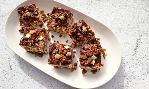 Prajitura cu biscuiti si ciocolata  Sursa foto shutterstock 2444852699 jpg