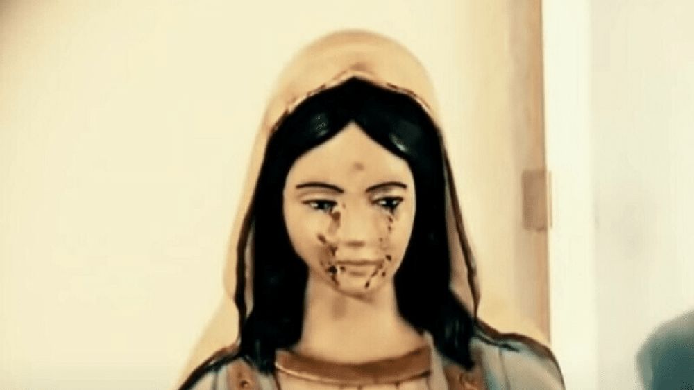 Misterioasa statuie din Italia care plânge cu lacrimi de sânge. Care este explicația
