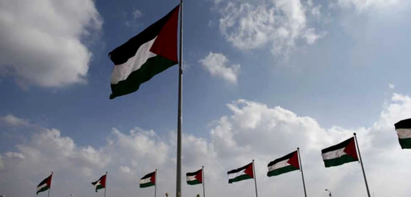 Drapel palestinian în Rawabi, Cisiordania. FOTO: AFP