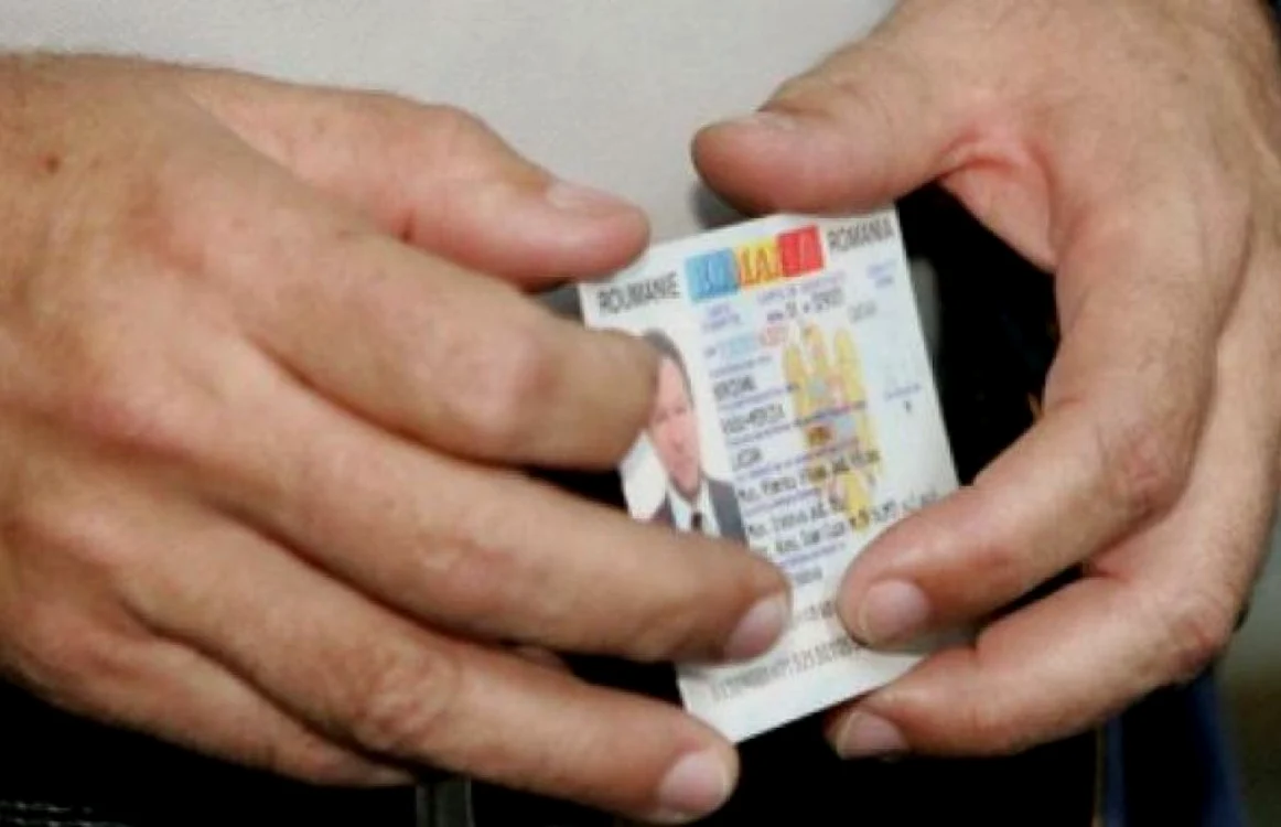 Peste 1.000 de cărţi de identitate au fost tipărite în numai 48 de ore. Foto: Adevărul