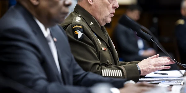 Şeful Statului Major american generalul  Mark Milley şi secretarul apărării Lloyd Austin în cadrul unei audieri privind bugetul de apărare FOTO EPA-EFE