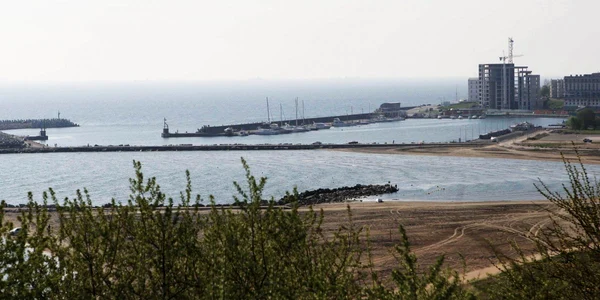 Portul Turistic Tomis se află pe traseul şoselei de coastă
