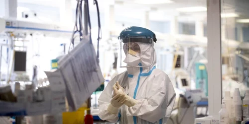 Medici doctori coronavirus COVID 19 terapie pandemie FOTO EPA-EFE