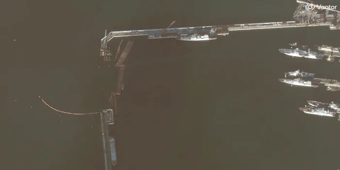 Bariere instalate la intrarea în port pe 16 decembrie FOTO Vantor via Business Insider