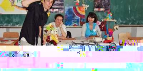 Echipa care oferă petreceri pentru copii, printre primii la aranjarea standurilor  