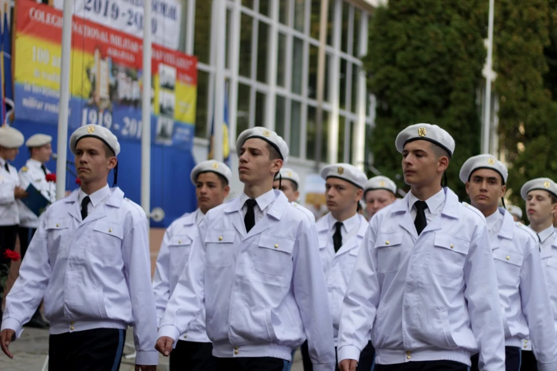 Sunt disponibile zeci de locuri în clasa a X-a, respectiv în clasa a XI-a, în cinci colegii militare din ţară FOTO: Facebook/Recrutare MApN