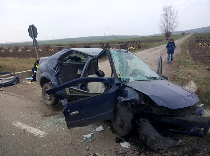 Neatenţia la volan ne poate aduce cu un pas mai aproape de accidente tragice FOTO: Dănuţ Zuzeac