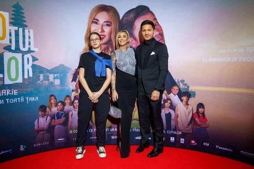Anamaria Prodan, alături de fiul ei Bebeto și de iubitul Ronald Gavril foto Instagram 