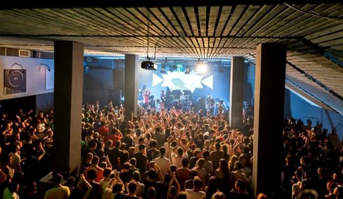 În urma incendiului din Colectiv, 64 de oameni şi-au pierdut viaţa