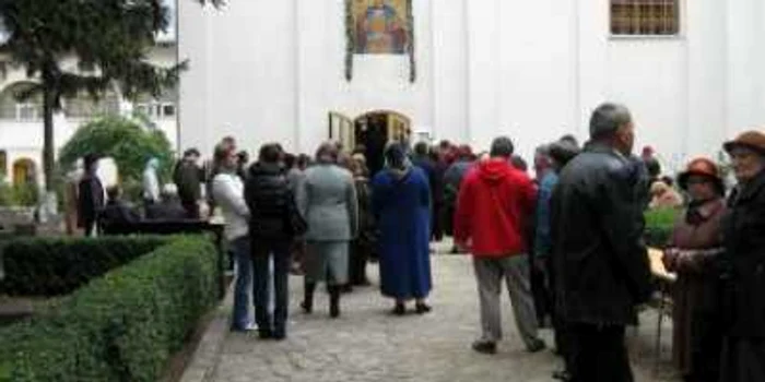 Botoşani: Credincioşii s-au adunat astăzi la Biserica „Sfântul Mucenic Dimitrie”
