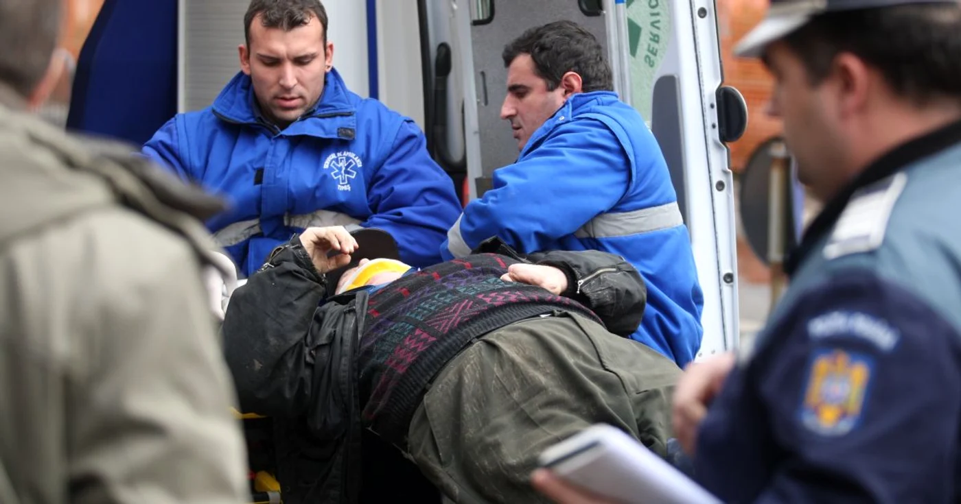 Bărbatul a fost transportat la spital în stare gravă