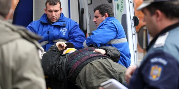 Bărbatul a fost transportat la spital în stare gravă