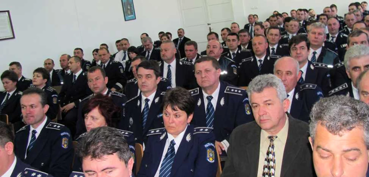 92 de poliţişti au fost avansaţi în grad de Ziua Poliţiei Române