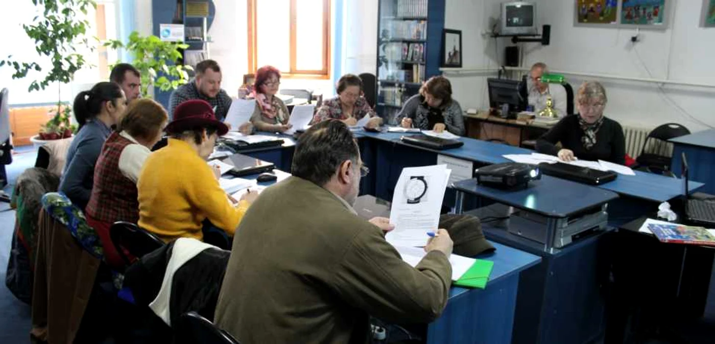 Pensionarii botoşăneni sunt interesaţi de limba engleză FOTO Cosmin Zamfirache